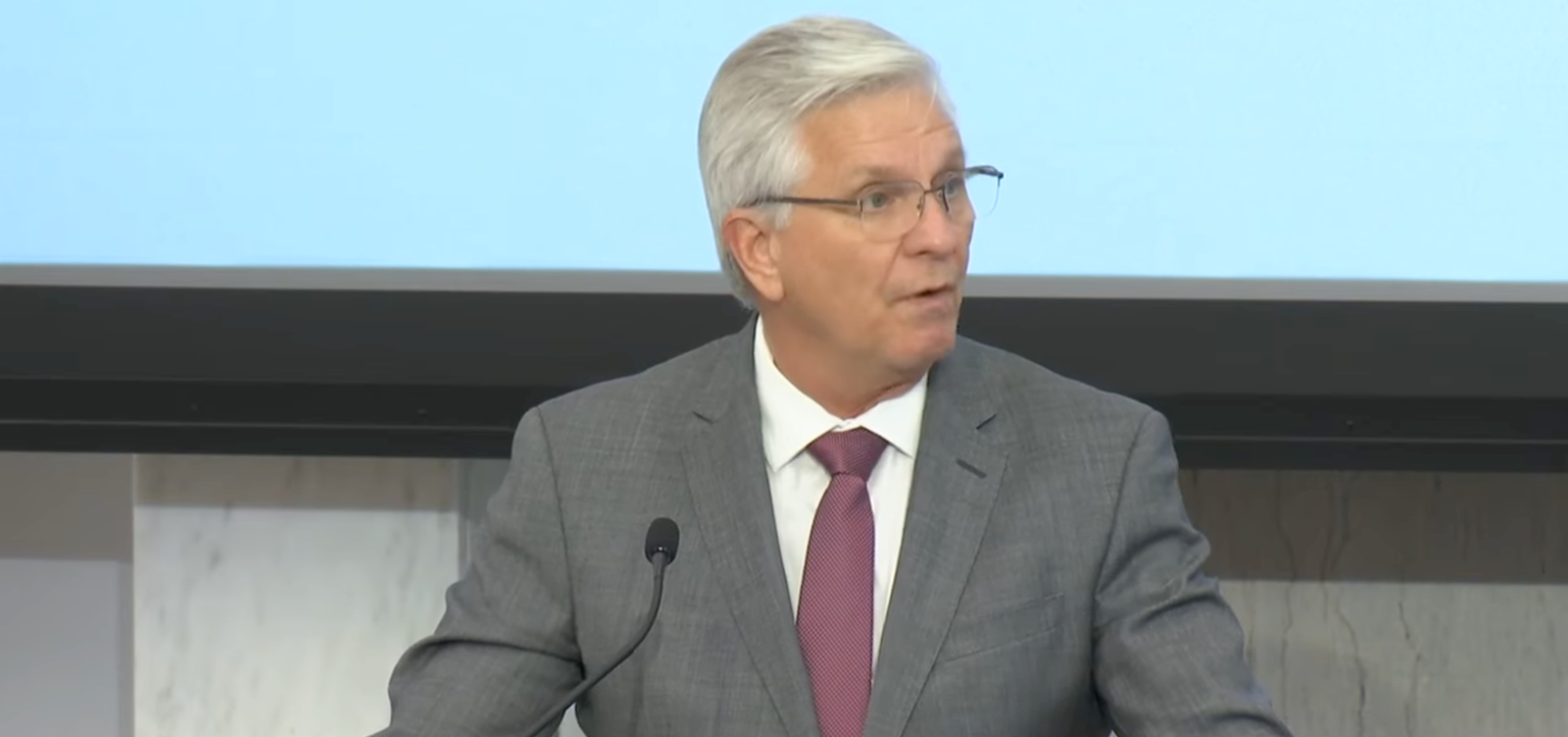 美联储沃勒称加密货币热潮随传统金融融合而"消退"。