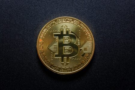 威利·吴发出严峻比特币警告：BTC或在2027年牛市前暴跌至4.5万美元