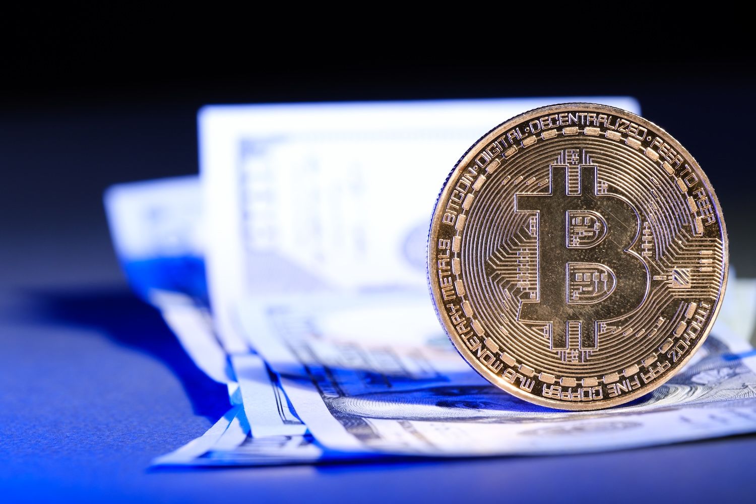 比特币价格走势引担忧 策略师预警或跌至1万美元