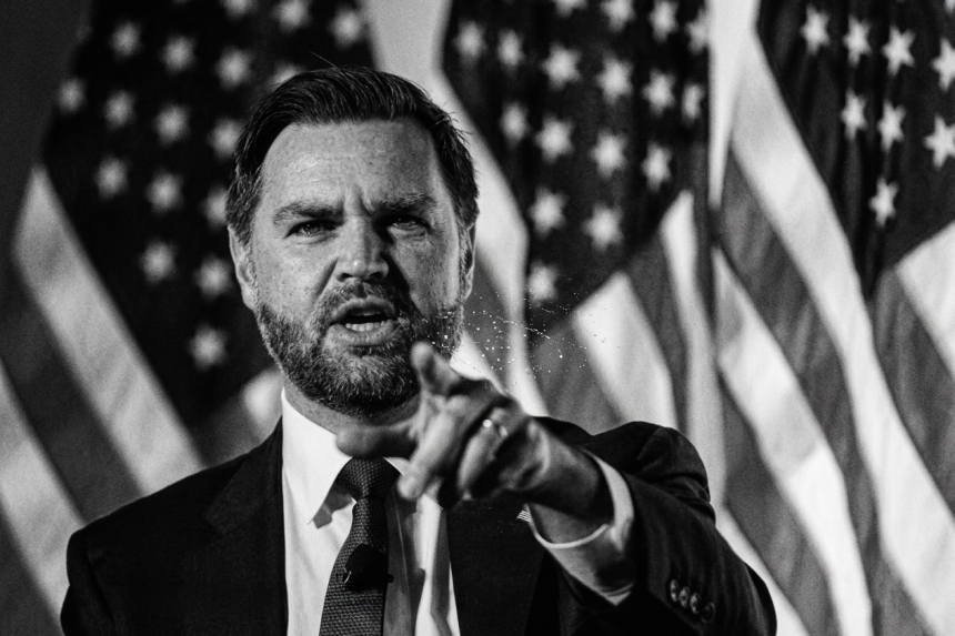 比特币短期承压，机构资金与链上数据支撑上行预期