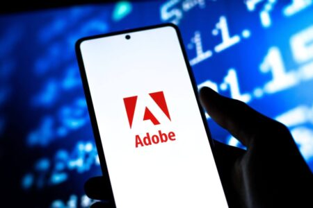 Adobe高层震荡：纳拉延卸任拖累股价，和解协议成焦点