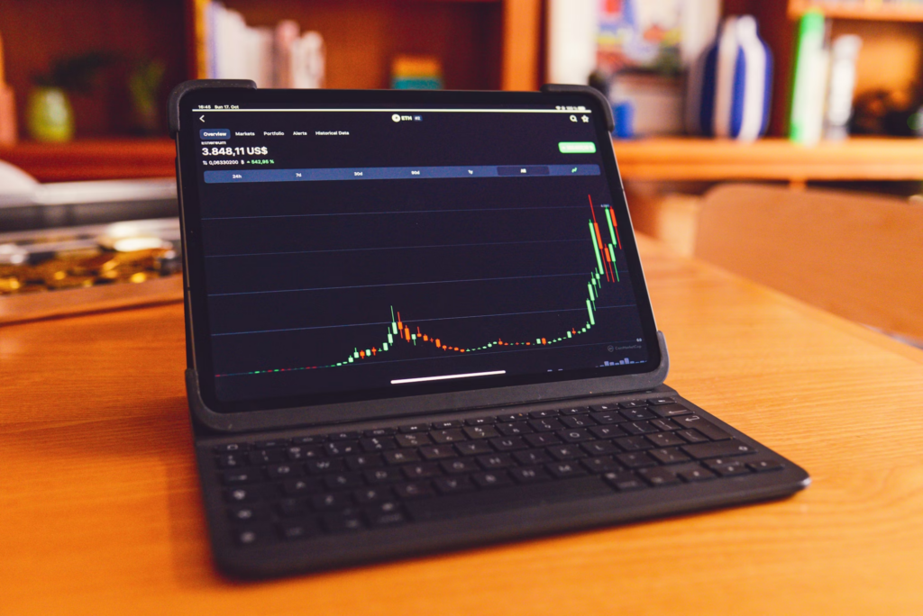 Worldcoin部署受阻与价格波动图
