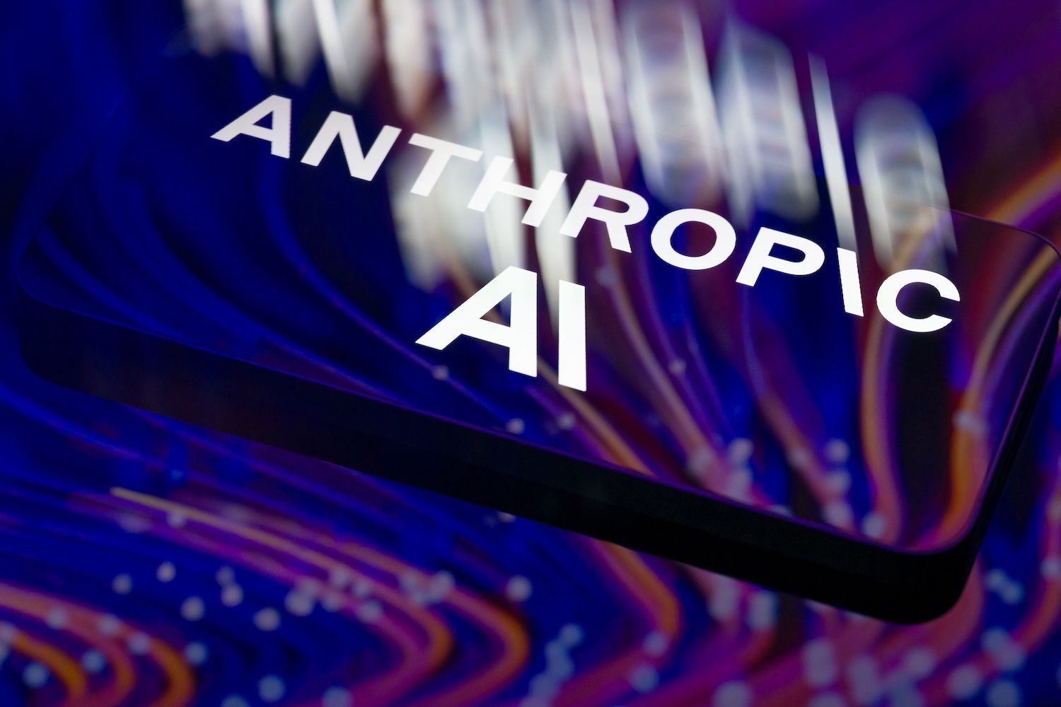 Anthropic融资破650亿，估值逼近万亿大关