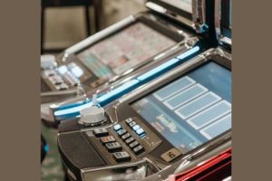 Anthropic自建算力基地：金融伙伴共担重负
